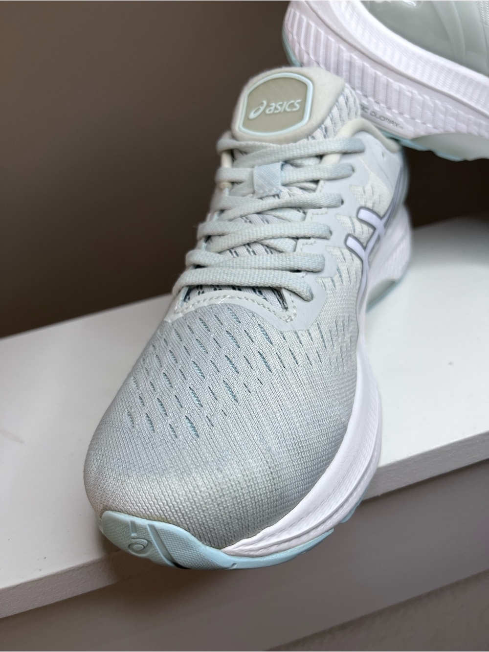 ASICS Women's size 9 Pale Blue & White Running Sneakers Dynamic Duomax Flytefoam - Picture 3 of 11